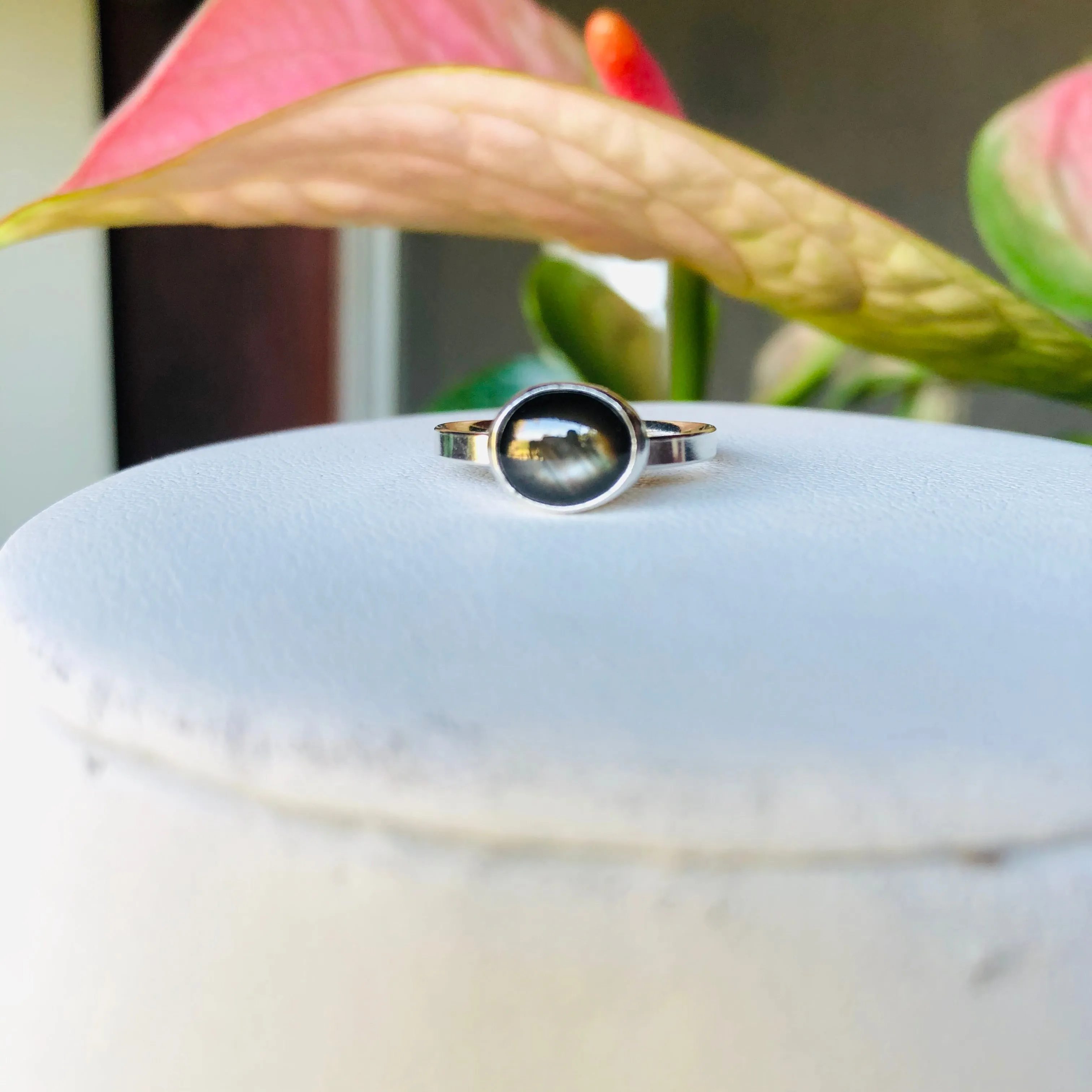 Little oval stacking ring with black/brown sapphire