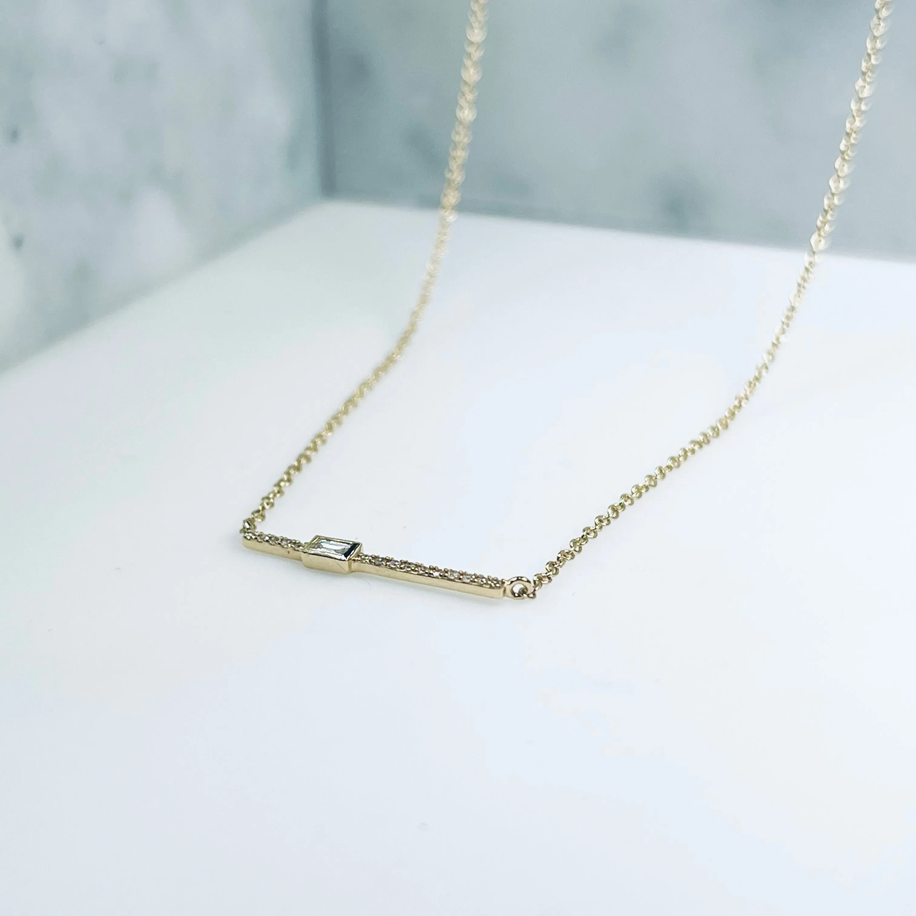 WD364 14kt Gold Diamond Bar Necklace